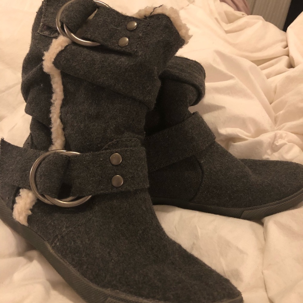 Super Cozy Gray and White Fleece Boots